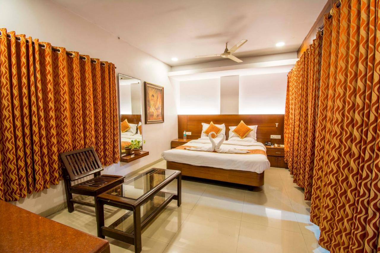 Hotel Chandra'S Visakhapatnam Zewnętrze zdjęcie